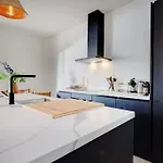 Alejandra - Gerenoveerd Direct Aan Zee Apartment