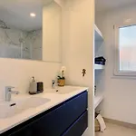 Alejandra - Gerenoveerd Direct Aan Zee Estepona