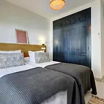 Alejandra - Gerenoveerd Direct Aan Zee Apartment *