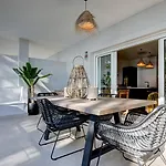 Alejandra - Gerenoveerd Direct Aan Zee Apartment *
