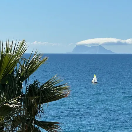 Alejandra - Gerenoveerd Direct Aan Zee Estepona