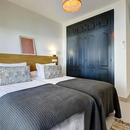 Alejandra - Gerenoveerd Direct Aan Zee Apartment *