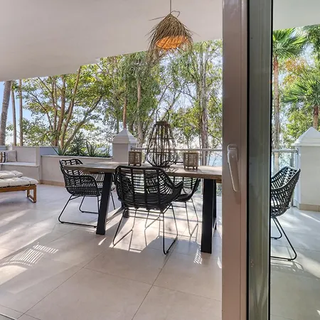 Alejandra - Gerenoveerd Direct Aan Zee Apartment *