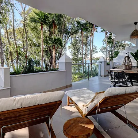 Alejandra - Gerenoveerd Direct Aan Zee Apartment Estepona