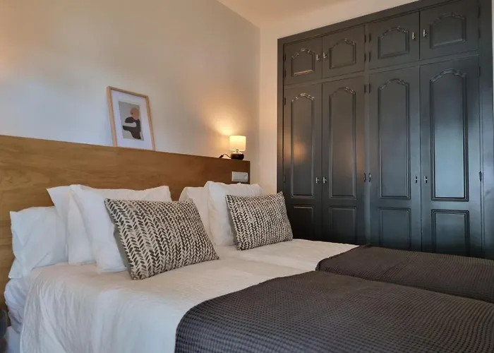 Alejandra - Gerenoveerd Direct Aan Zee Estepona