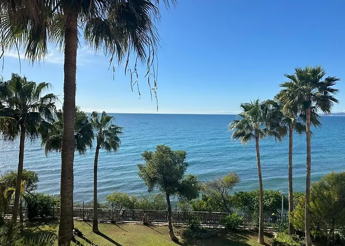 Alejandra - Gerenoveerd Direct Aan Zee Apartamento Estepona