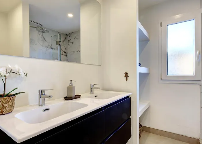 Alejandra - Gerenoveerd Direct Aan Zee Apartamento