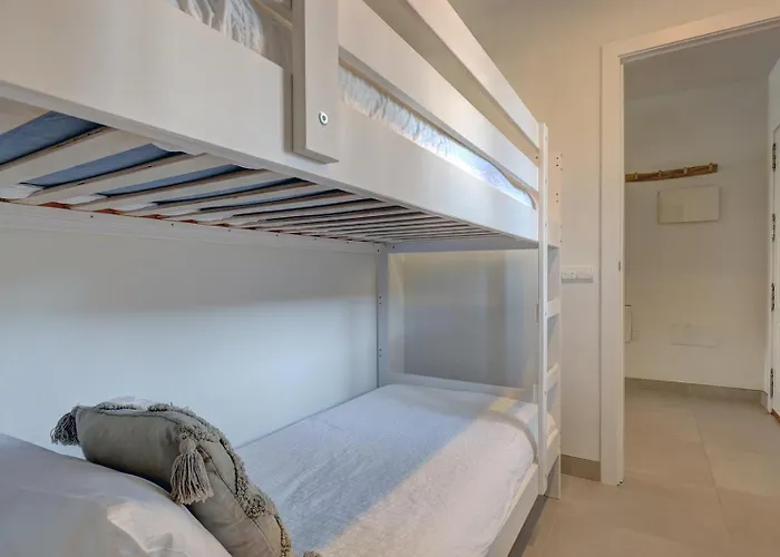 Alejandra - Gerenoveerd Direct Aan Zee Estepona