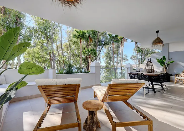 Alejandra - Gerenoveerd Direct Aan Zee Apartment *