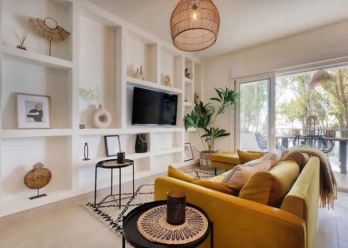 Alejandra - Gerenoveerd Direct Aan Zee Apartment Estepona