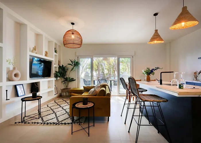 Alejandra - Gerenoveerd Direct Aan Zee Estepona