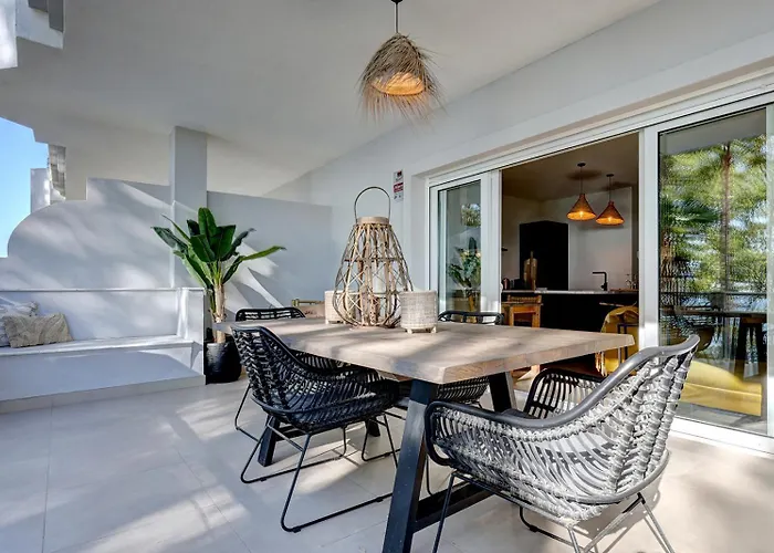 Alejandra - Gerenoveerd Direct Aan Zee Apartment *