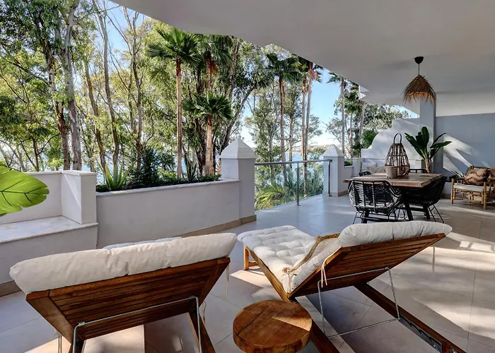 Alejandra - Gerenoveerd Direct Aan Zee Apartamento Estepona