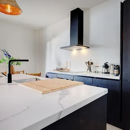 Alejandra - Gerenoveerd Direct Aan Zee شقة