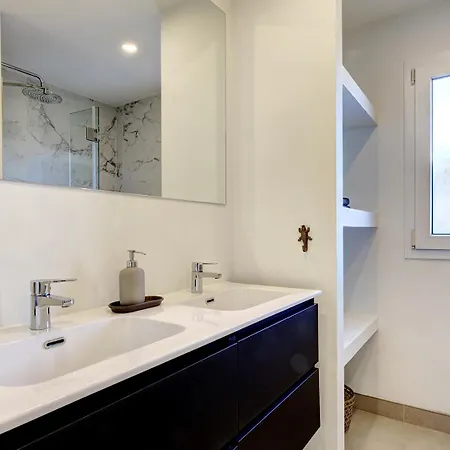 Alejandra - Gerenoveerd Direct Aan Zee شقة