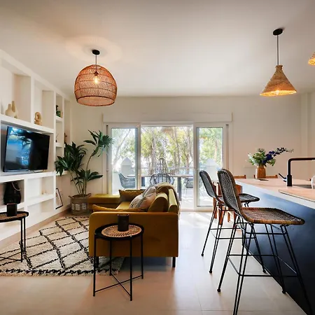 Alejandra - Gerenoveerd Direct Aan Zee إِستيبونا